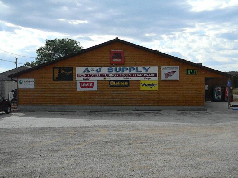 aj sign side building 768x576