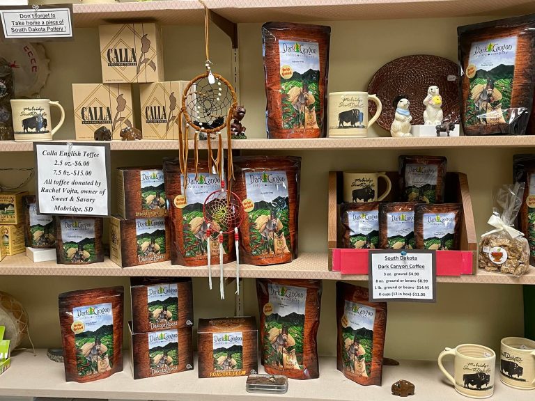 dark canyon display shelf 768x576