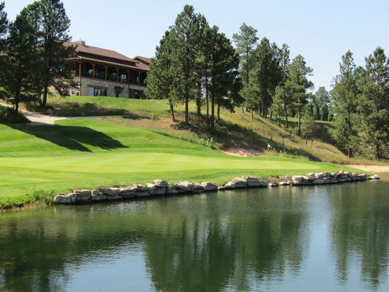 golf club exterior 768x576