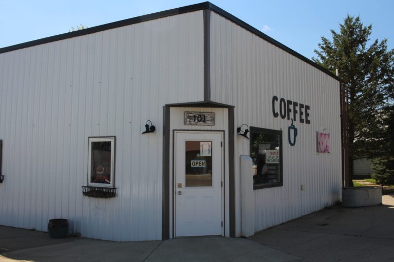 trendy threads exterior 768x512